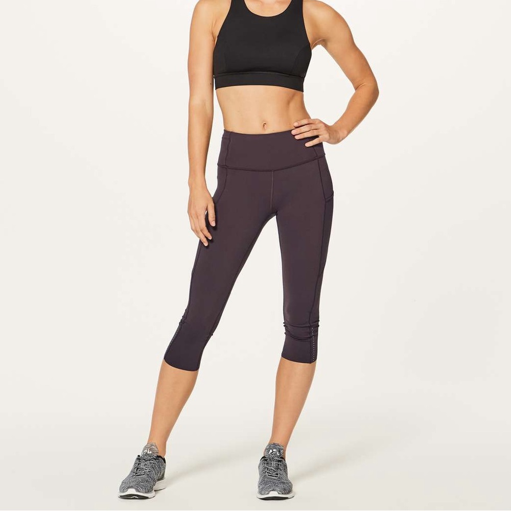 LIKE NEW -Lululemon Fast & Free Crop II, size 6
Nulux in Pelt
